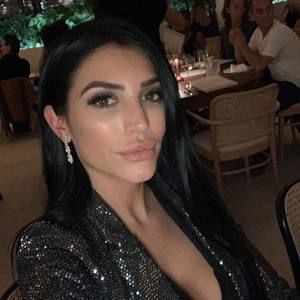 Meet your Posher, Karine